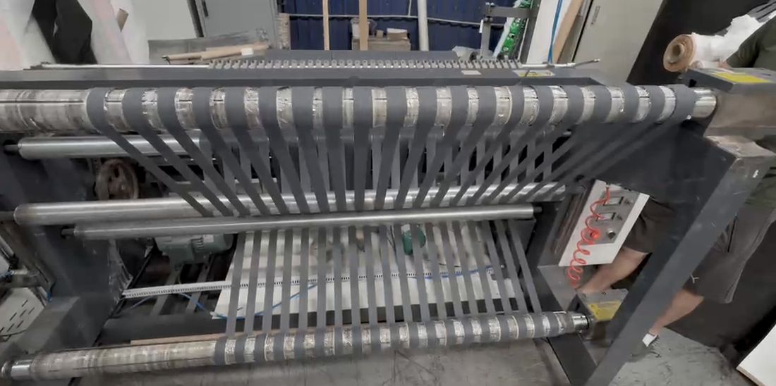 Slitting line with a bank of circular blades cutting the web into narrower widths